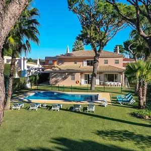 https://villa-with-garden-and-pool.hotelaalgarve.com